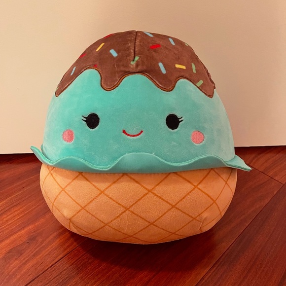 8 inch maya the ice cream squishmallow - Picture 1 of 6